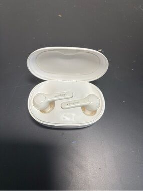Soundcore White True Wireless Earbuds with Charging Case